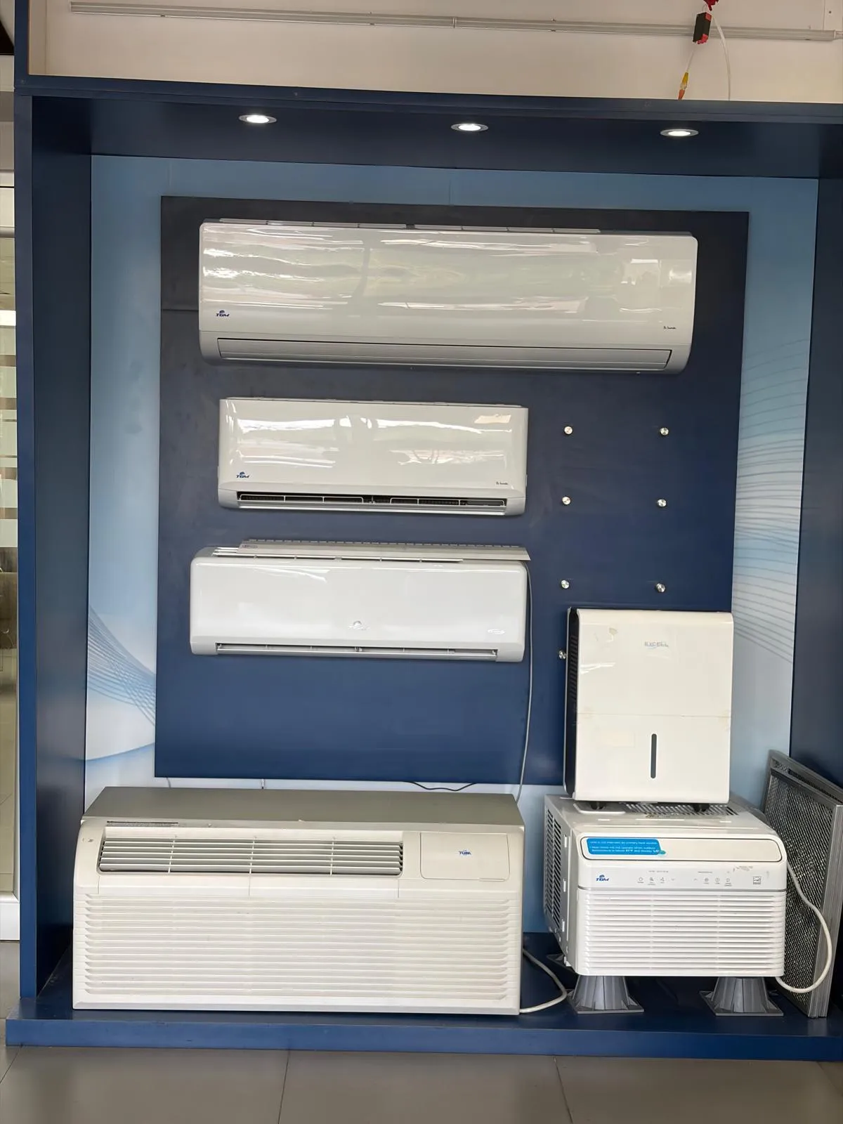 Distintos equipos de aire acondicionado TGM